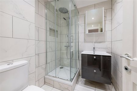 Spacious Studio Apartment in St. Georges Fields with Seperate Sleeping Area - Photo 4