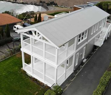 Cape Cod inspired house with panoramic sea views - Photo 2