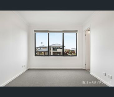 13 Croft Drive, Clyde North, Vic 3978 - Photo 5