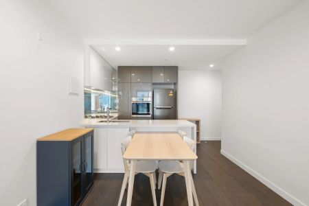 Furnished Apartment in Prime University & Hospital Precinct – 6 Month Lease - Photo 5