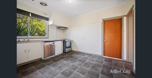 Three bedroom home in great location - Photo 1