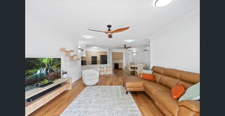 Tastefully renovated apartment in Watermark with palm-fringed Esplanade lifestyle - Photo 2