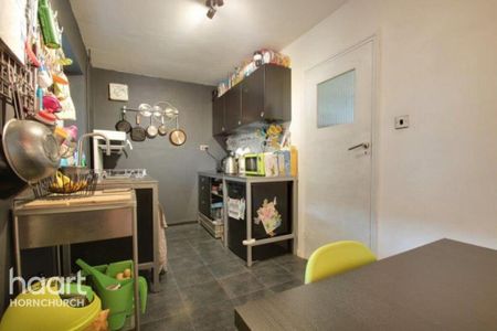 2 bedroom semi-detached house to rent - Photo 4