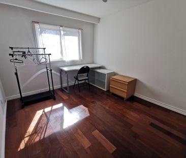 For Lease - 84 Harrington Crescent Unit# Middle, Toronto, Ontario - Photo 3