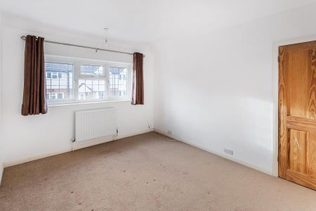 Beech Grove, Guildford, Surrey, GU2 - Photo 3