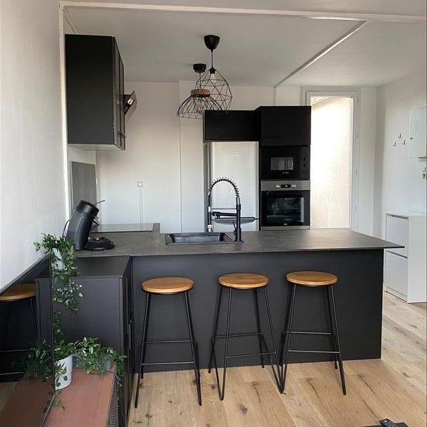 2 pièces - Meublé - 37,3 m² - 5ème étage - Colocation autorisée - Photo 1