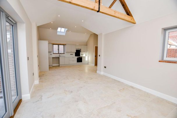 2 bedroom property to rent - Photo 1