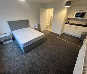 1 bedroom in a house share to rent - Photo 2