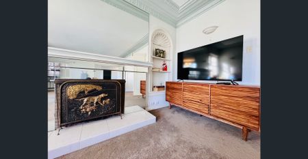 Charming Art Deco Family Home - Min 3 months - Photo 3