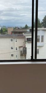 One Bedroom in the heart of Kits with a view - Photo 4