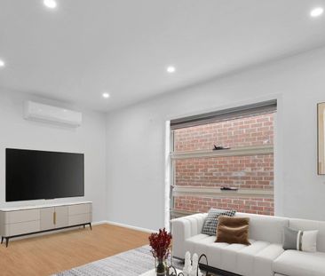 Stunning 4 Bedroom House with 2 Living Areas&excl; - Photo 5