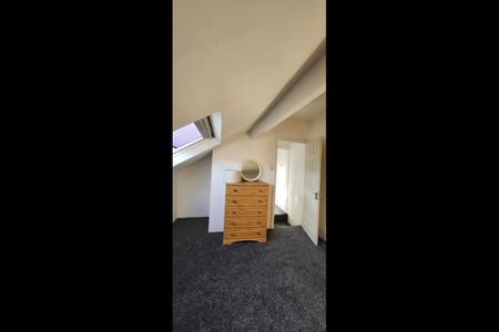 4 Bed End Terrace, Claremont Place, LS12 - Photo 3