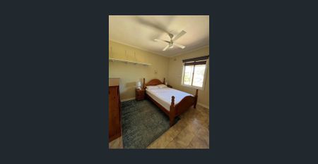 Fully Furnished 2 Bedroom Maisonette - Photo 4