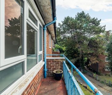 2 bedroom flat to rent - Photo 2