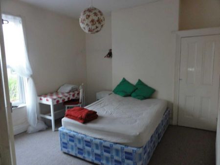 3 bedroom semi-detached house to rent - Photo 5