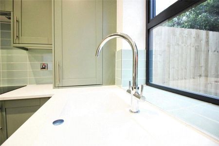 3 bedroom end of terrace house to rent - Photo 5