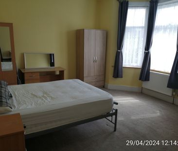 Room in a Shared House, Thorold Road, IG1 - Photo 4