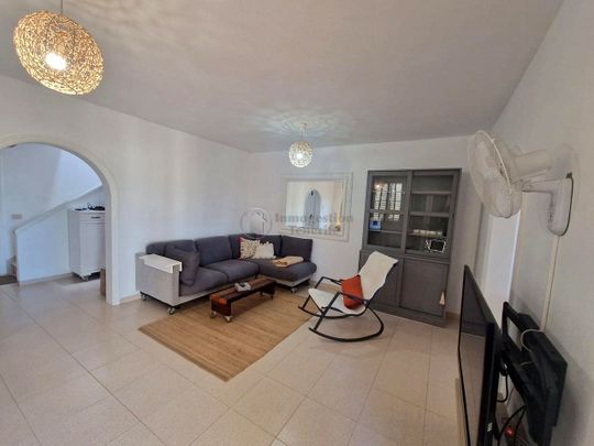 For Rental: 2-Bedroom Semi-Detached House in Las Rosas - Photo 1