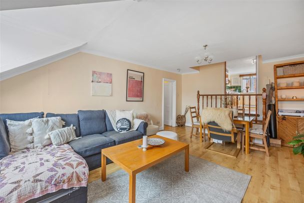 Dennington Park Road, West Hampstead, London - Photo 1