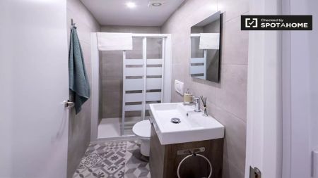 Rooms for rent in 4-bedroom apartment in Camins Al Grau - Photo 5