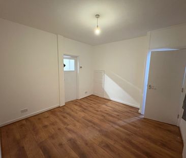 2 Bed Semi-Detached House, Daubeney Road, N17 - Photo 2