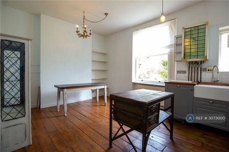 2 bedroom maisonette to rent - Photo 5