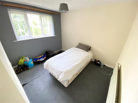 3 bedroom semi-detached house to rent - Photo 3