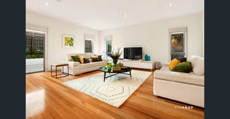 Light-Filled Open-Plan Living Designed for Modern Families - Photo 5