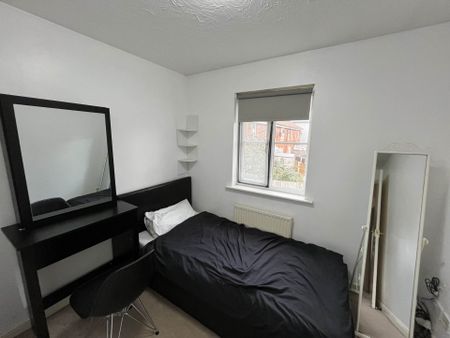 Searles Drive, London - Photo 2