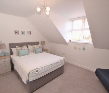 Queenswood Crescent, Englefield Green, Egham, Surrey, TW20 0AR - Photo 6
