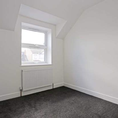 4 bedroom property to rent in Rainham - Photo 1