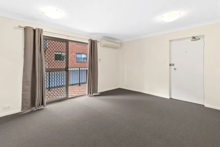 “Spacious Two Bedroom Renovated Apartment” - Photo 3