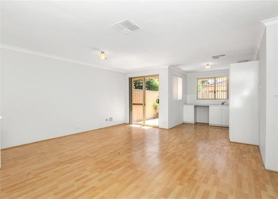 🏡 Stylish 3x2 Home for Rent – 48A Jupiter St, Carlisle WA 6101 🌟 - Photo 1