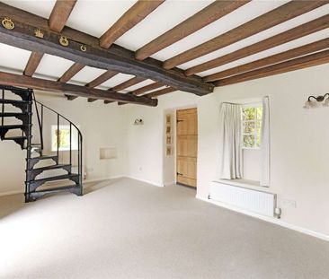 Spacious and charming family home in the village of Tunley. - Photo 3