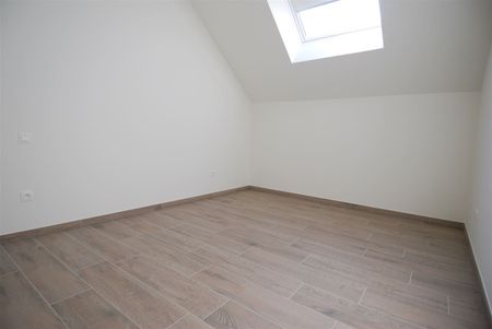 Volledig gerenoveerd duplex-appartement met 2 slaapkamers in het centrum van Maaseik met moderne afwerking. - Foto 3