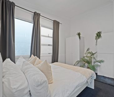 Redfern - Photo 4