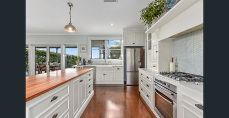 IMMACULATE AND ELEVATED 4 BEDROOM FAMILY HOME - Photo 3