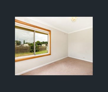 Lovely home on large block - Photo 5