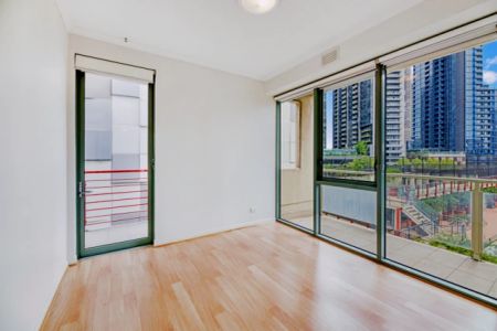 3Bedrooms, 1Bathrooms - Photo 2