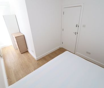 Room in a Shared Flat, Springfield Lane, NW6 - Photo 1