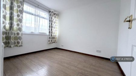 4 bedroom end of terrace house to rent - Photo 4
