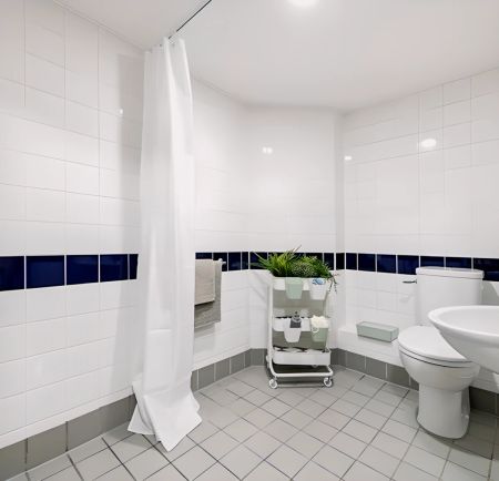 Stylish single ensuite bedroom close to The Ponderosa park - Photo 4