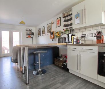 3 bedroom semi-detached house to rent - Photo 6