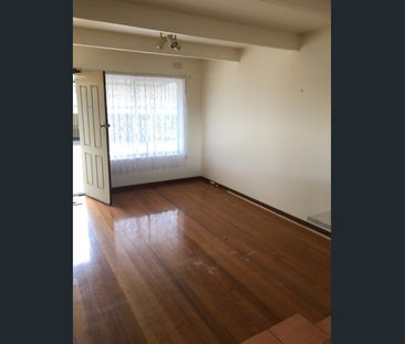 2/4 Everett Cl, Herne Hill, Vic 3218 - Photo 5