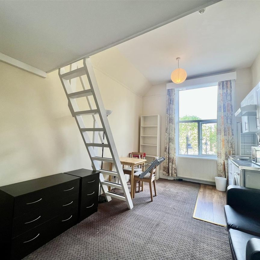 studio property to let - Photo 1