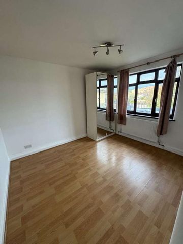 Princes Road, Ilford, IG6 - Photo 2