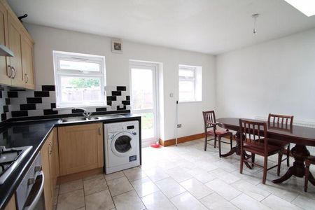 5 bedroom detached house to rent - Photo 5