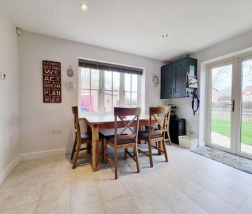 3 bedroom detached house to rent - Photo 2