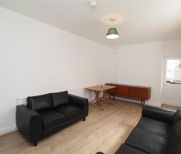 4 bedroom house to rent - Photo 2