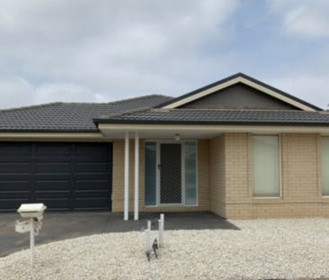 4 Hawkstone Road, Wyndham Vale VIC, Belconnen - Photo 5